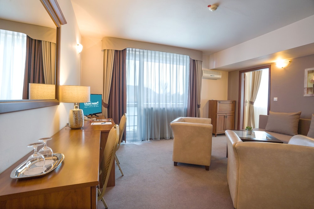 Suite, Balcony