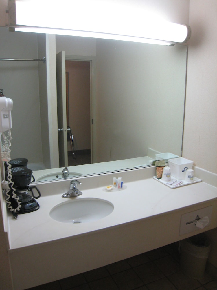 Room, 1 Double Bed, Non Smoking - Photo 4