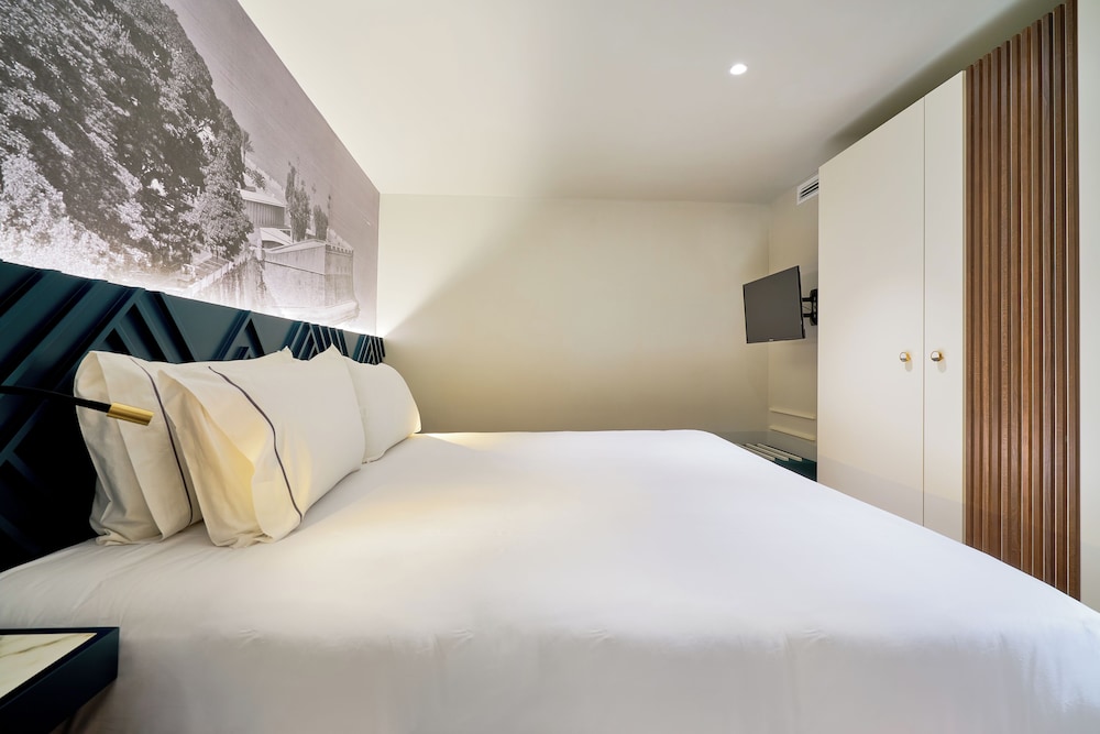 Suite, 1 Bedroom - Photo 1