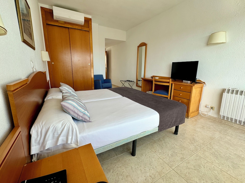 Twin Room, Balcony, Sea View photo 2