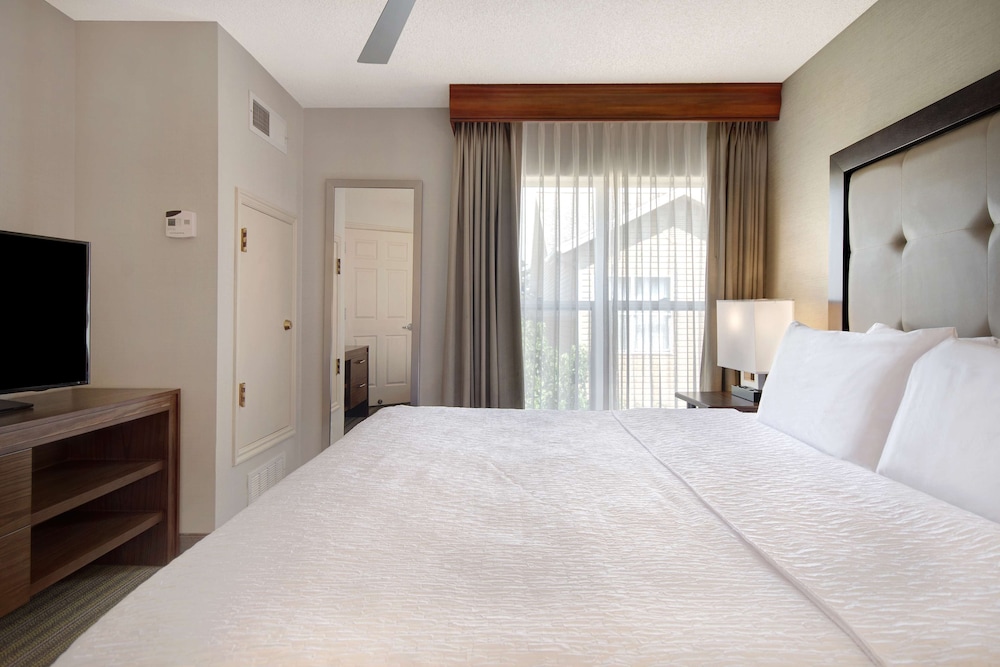 Suite, 1 King Bed - Photo 2