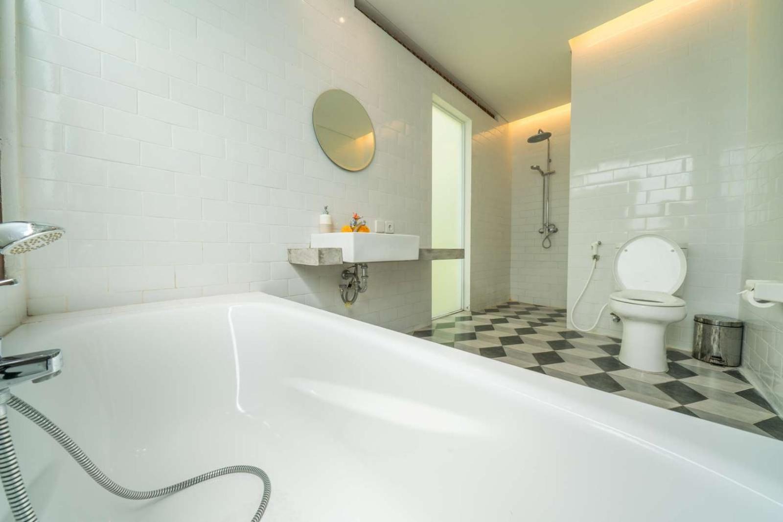 Deluxe Suite with Garden View - Photo 43