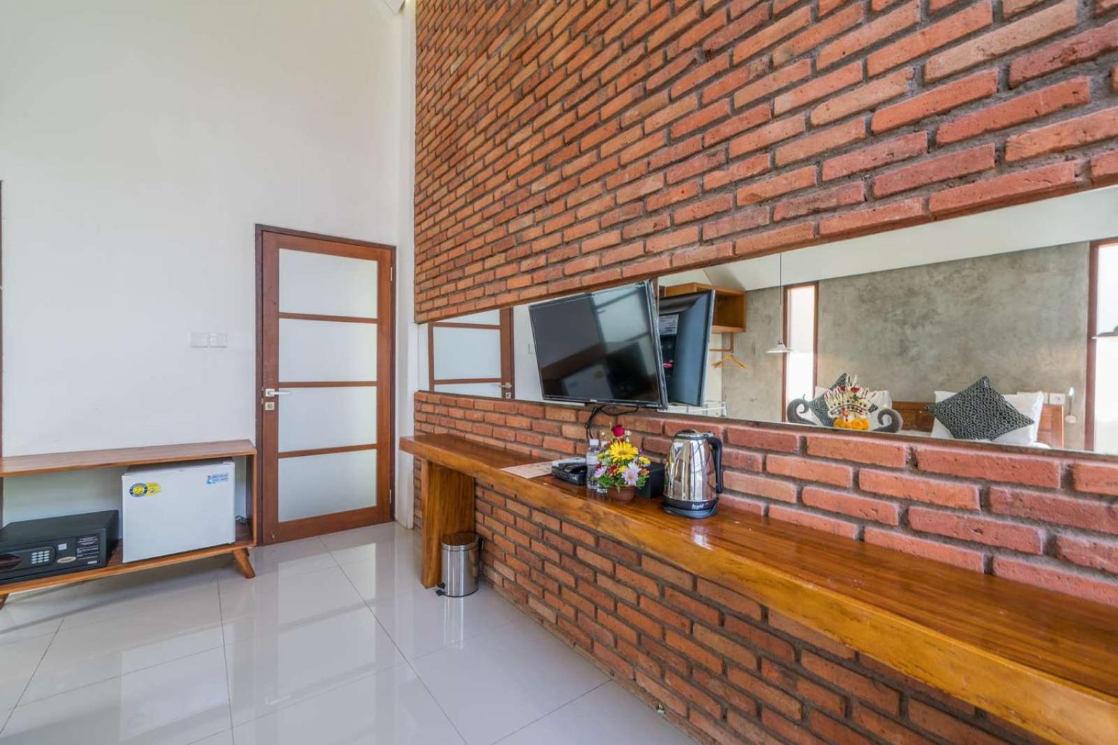 Deluxe Suite with Garden View - Photo 16