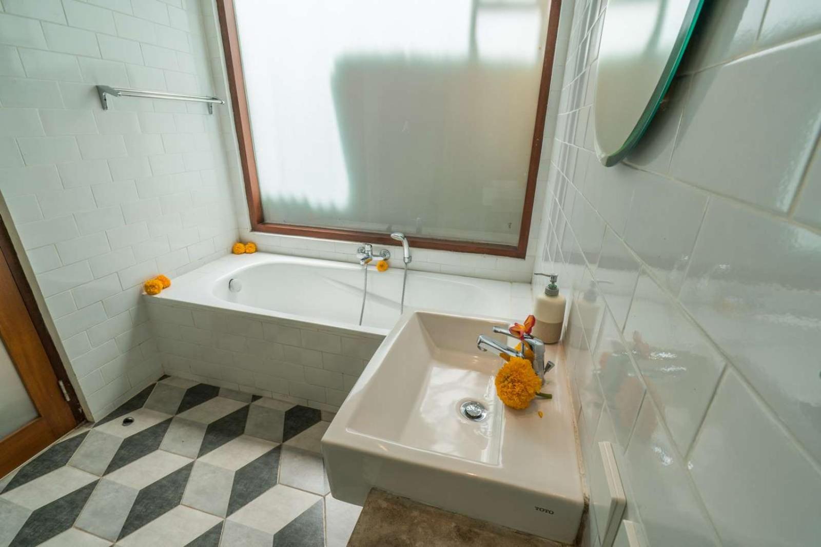 Deluxe Suite with Garden View - Photo 15