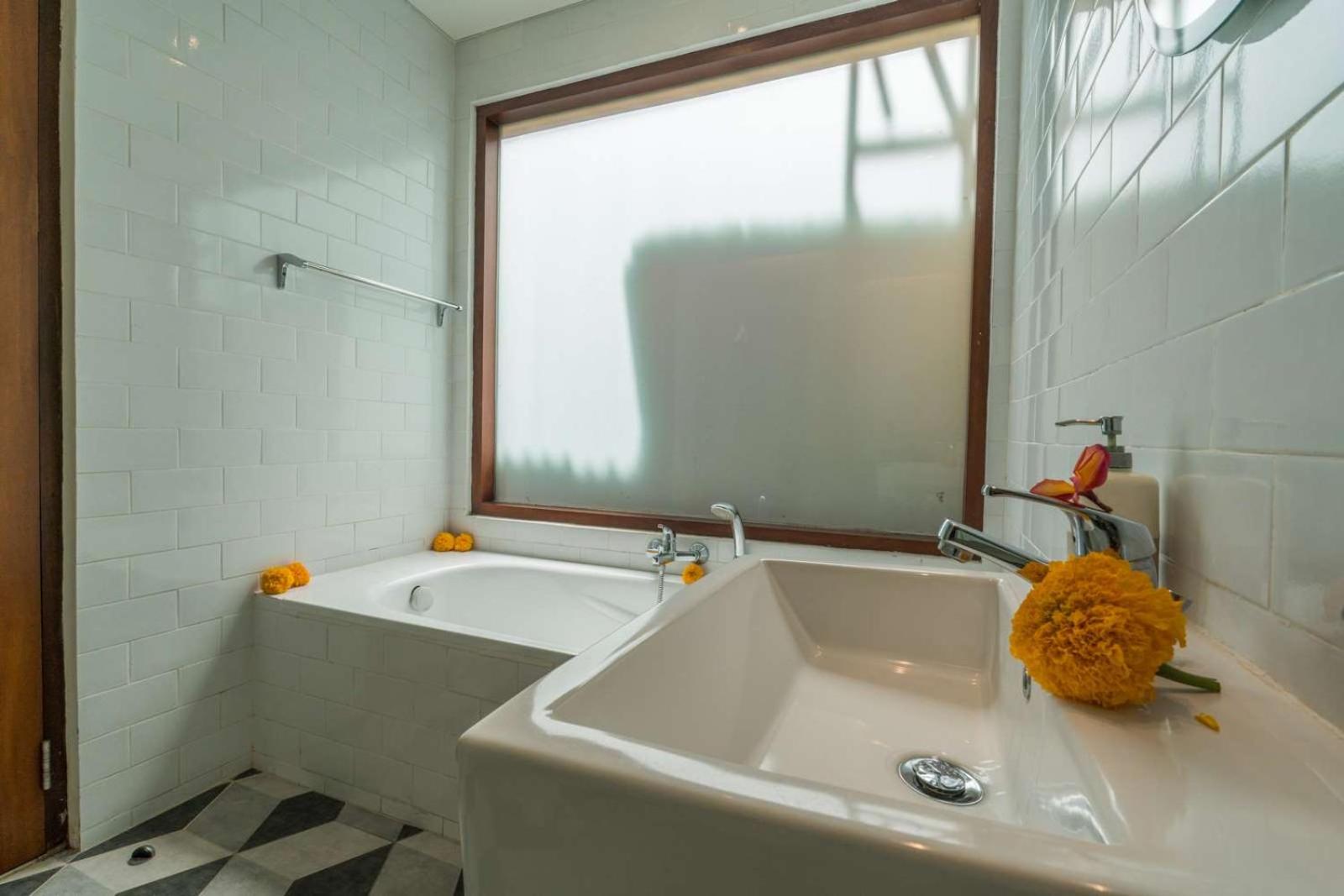 Deluxe Suite with Garden View - Photo 14
