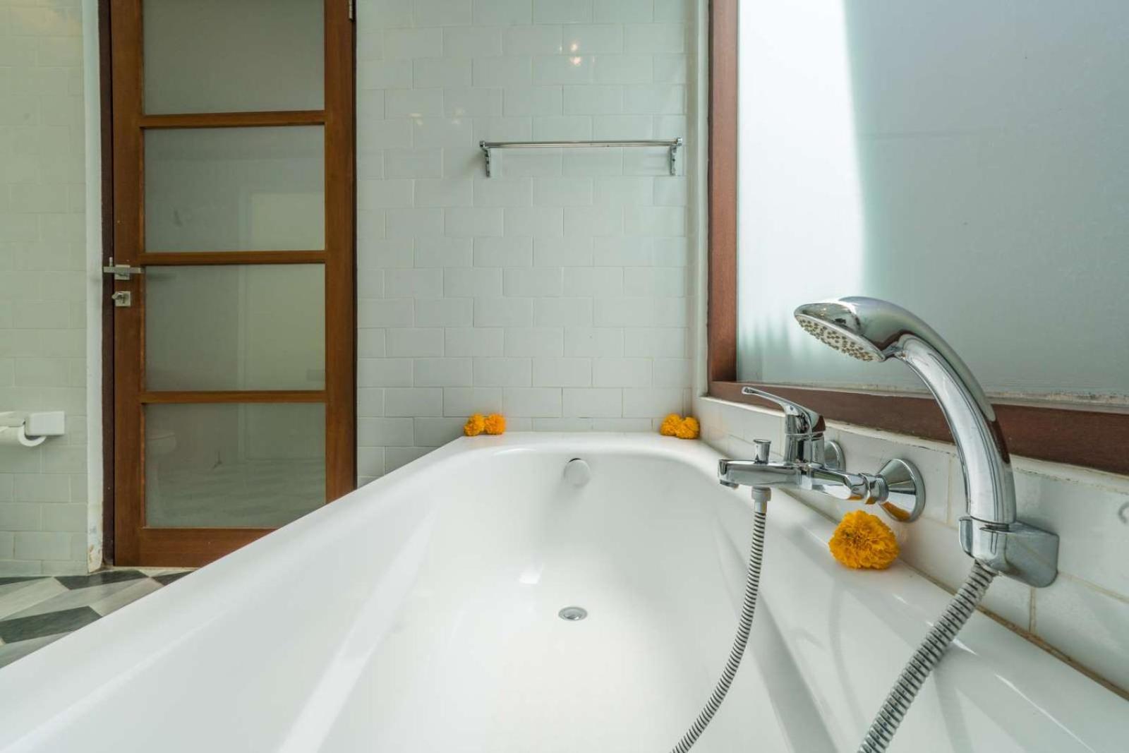 Deluxe Suite with Garden View - Photo 12