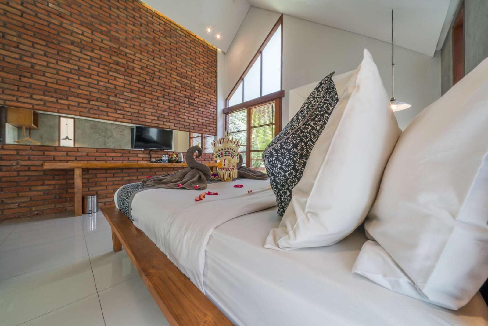 Deluxe Suite with Garden View - Photo 32