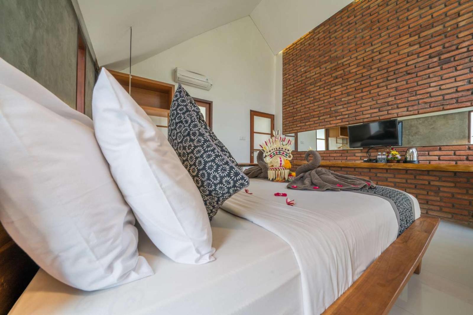 Deluxe Suite with Garden View - Photo 31