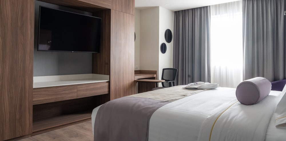 Traditional Room, 1 King Bed, City View - Photo 2
