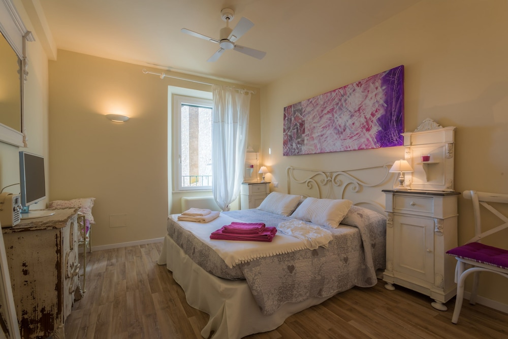 Deluxe Apartment, City View photo 2