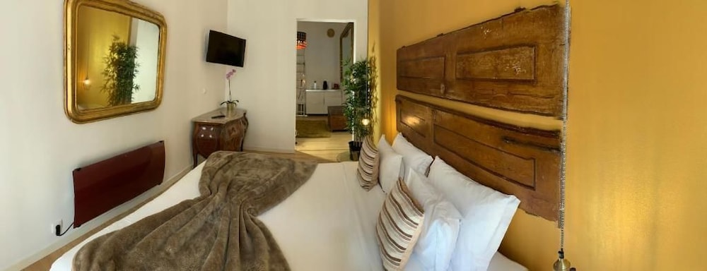 King Suite with Balcony photo 1