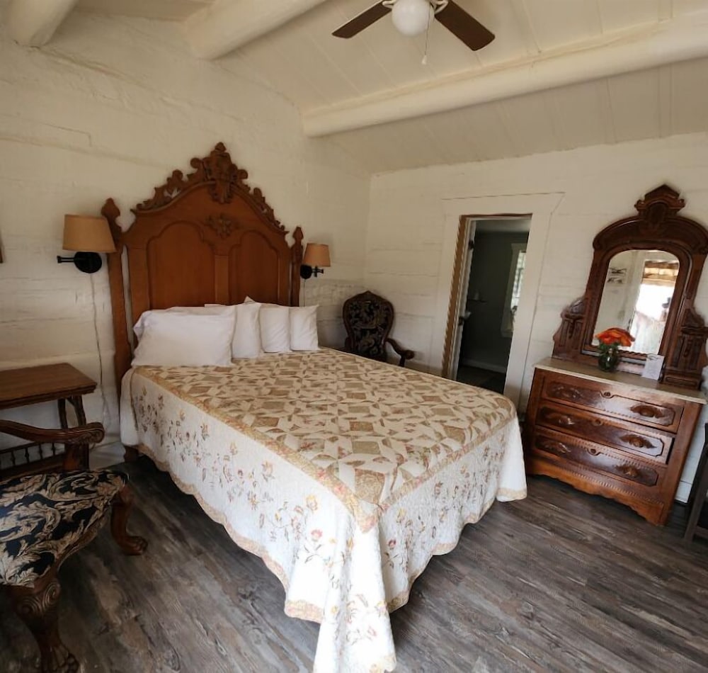 Standard Cabin, 1 Queen Bed photo 1