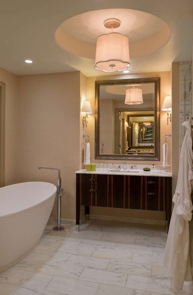 Suite, 1 King Bed (Bridal Suite) - Photo 5