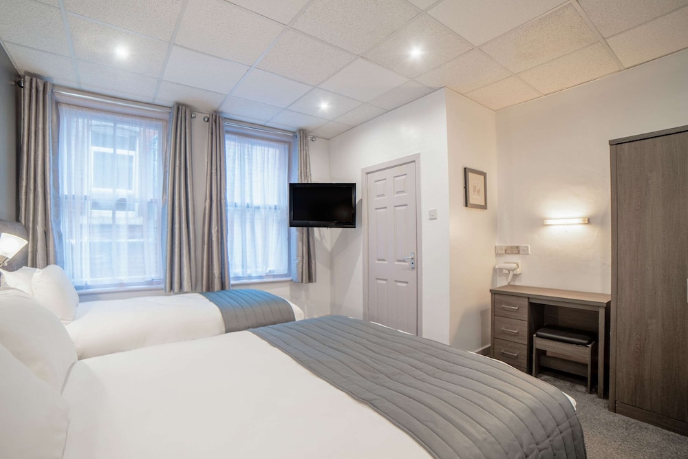 Standard Room, Multiple Beds, Non Smoking photo 3