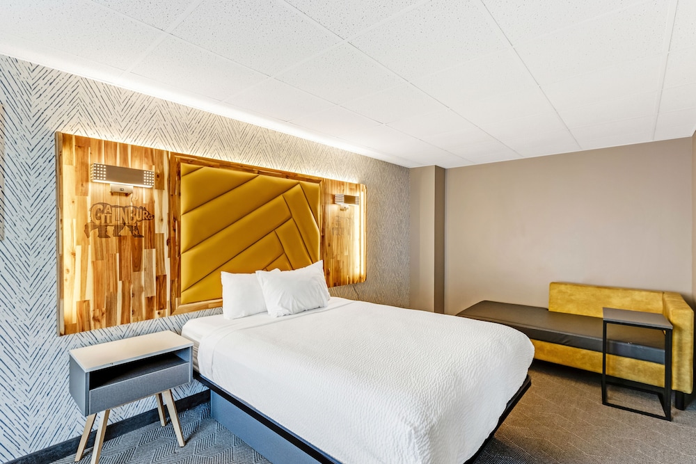 Deluxe Room, 1 King Bed, Non Smoking - Photo 5