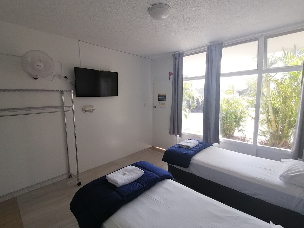 Twin Room, 2 Twin Beds, Ensuite photo 3