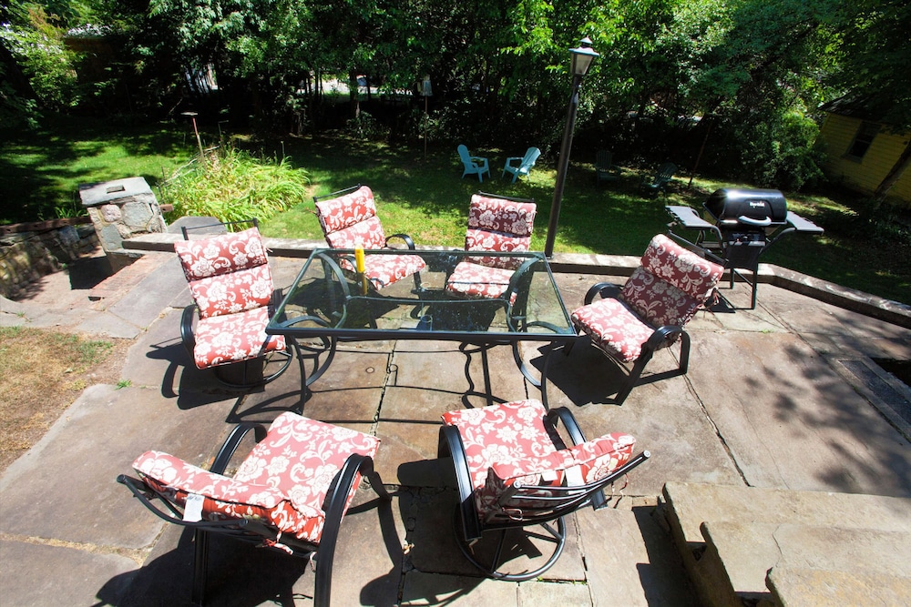 Standard Townhome, 2 Bedrooms, Ground Floor photo 2