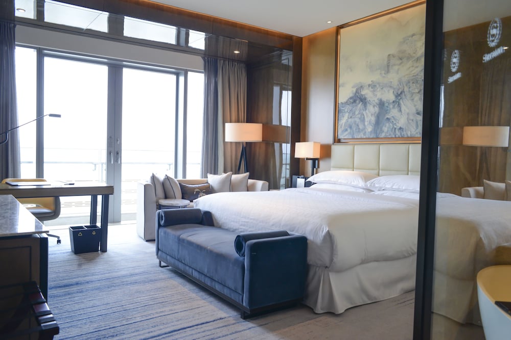Room, 1 King Bed (Tower, Balcony) photo 2
