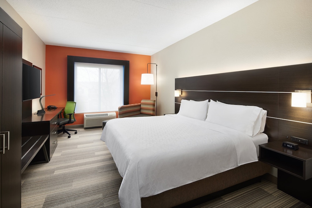Standard Room, 1 King Bed, Accessible (Communication, Roll-In Shower) - Photo 2
