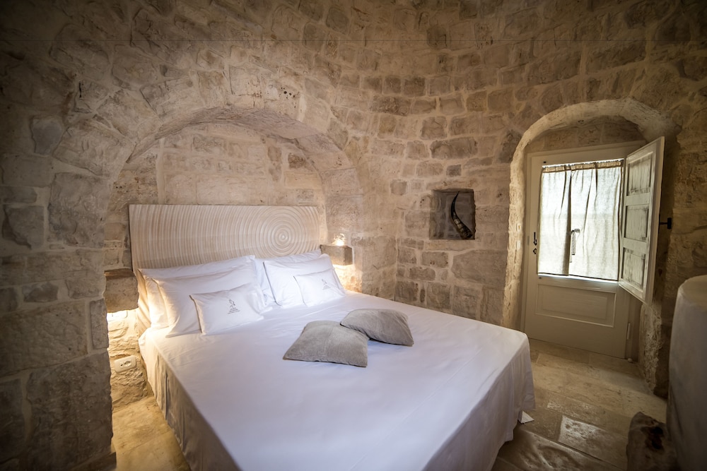 Honeymoon Double Room, Jetted Tub (Trullo Smeriglio) photo 1