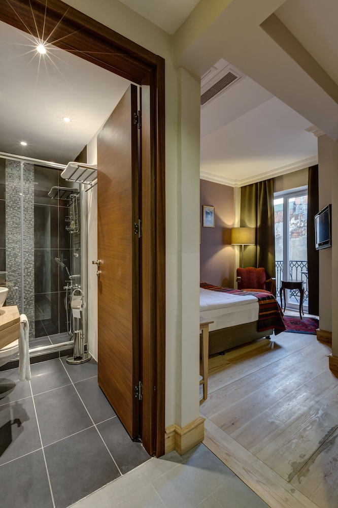Double or Twin Room with Balcony photo 2
