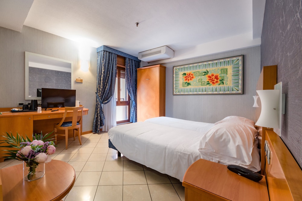 Classic Double or Twin Room, 1 Bedroom - Photo 19