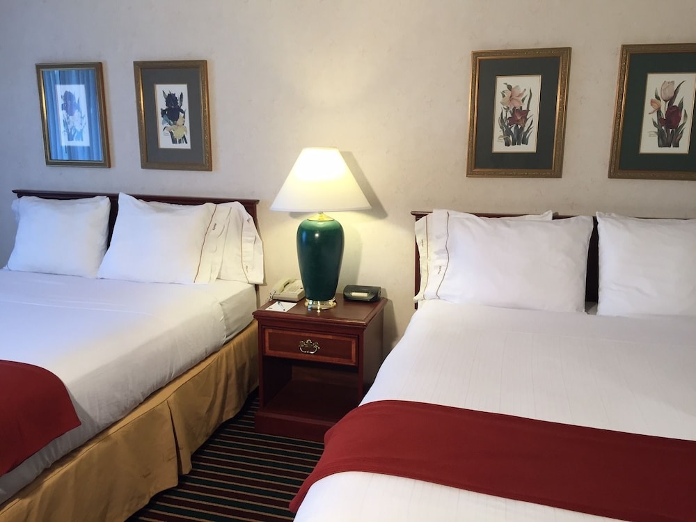Double Room, 2 Queen Beds - Photo 1