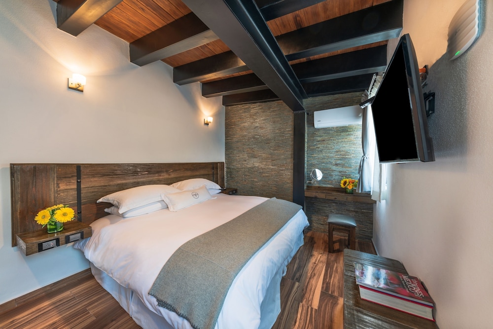 Deluxe Room, 1 King Bed, Non Smoking, Resort View photo 2
