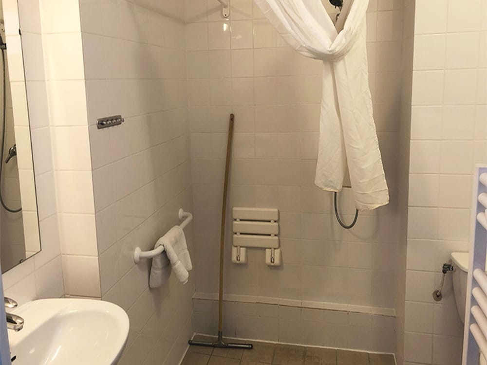 Studio, Accessible (For 4)
