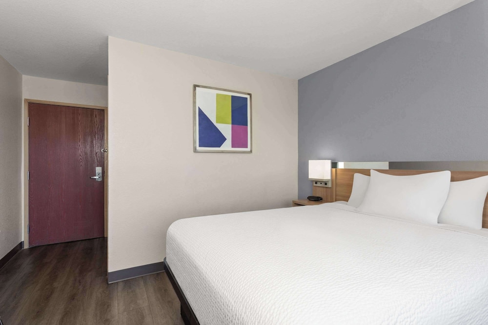 Standard Room, 1 Queen Bed, Accessible - Photo 1