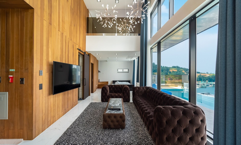 Penthouse Pool Villa - Photo 1
