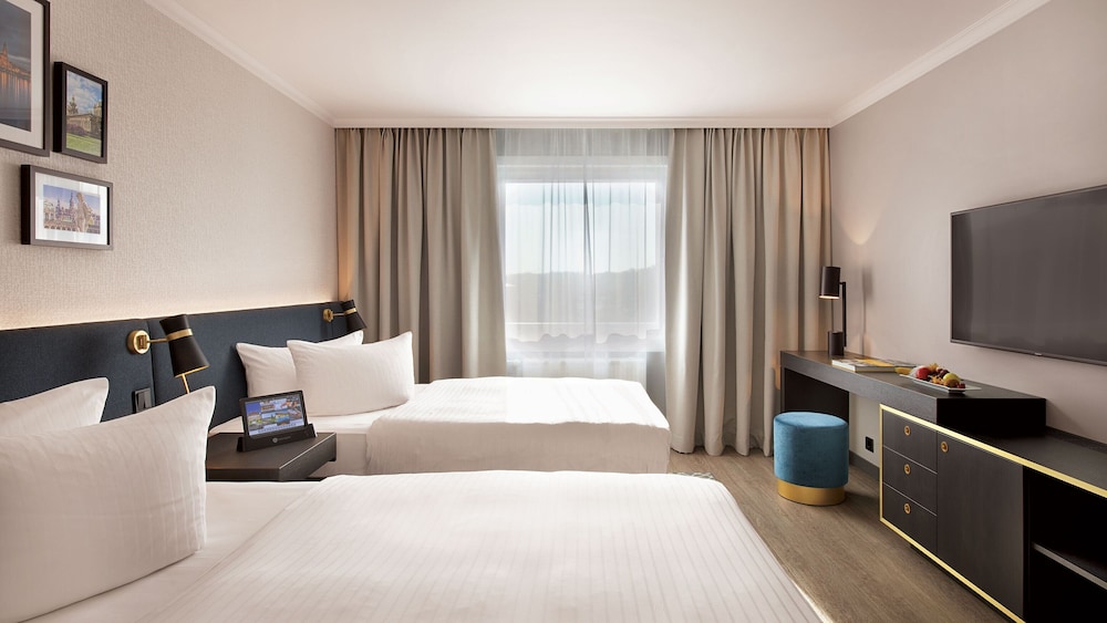 Bellevue Family Suite