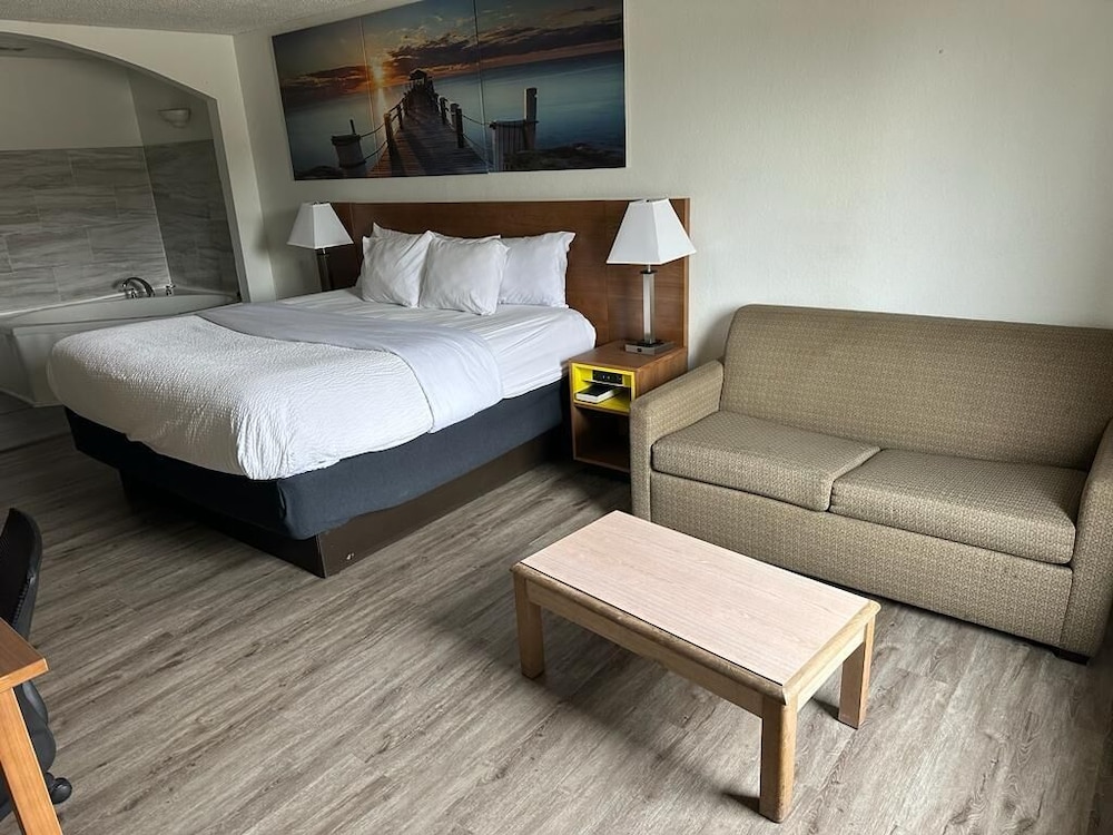 Standard Room, 1 King Bed photo 2