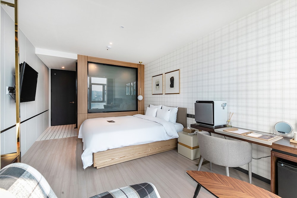 Suite Room -Breakfast Included,Unlimted Starbucks Coffee Bean,OTT Available,15PM CI / 13PM CO - Photo 4