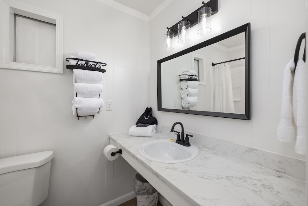 Deluxe Studio Suite, 2 Queen Beds, Balcony, Valley View photo 3