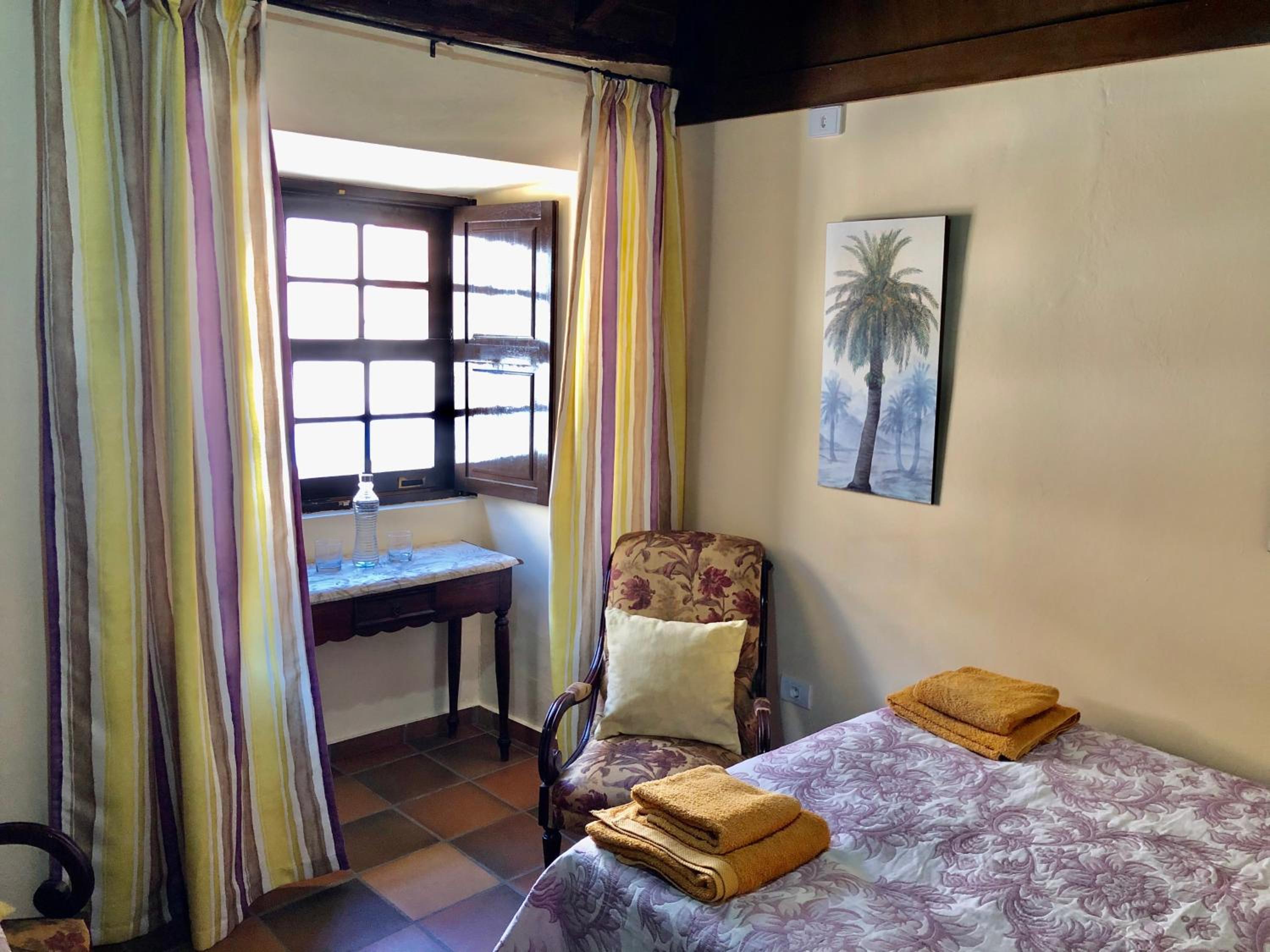 Twin Room with Shared Bathroom photo 2
