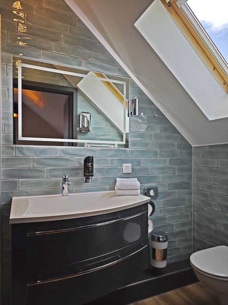 Double Room, Ensuite (Seeblick mit Balkon) - Photo 5