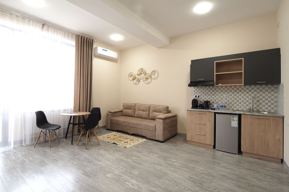 Suite with a king-size bed and a balcony