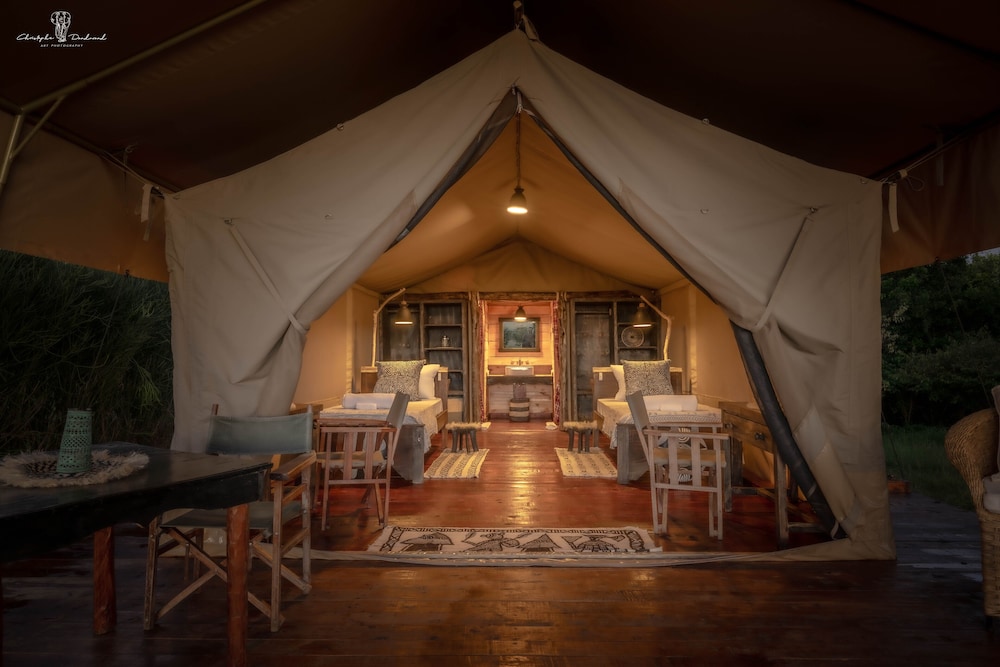 Deluxe Tent, 2 Twin Beds, Private Bathroom, Park View photo 3