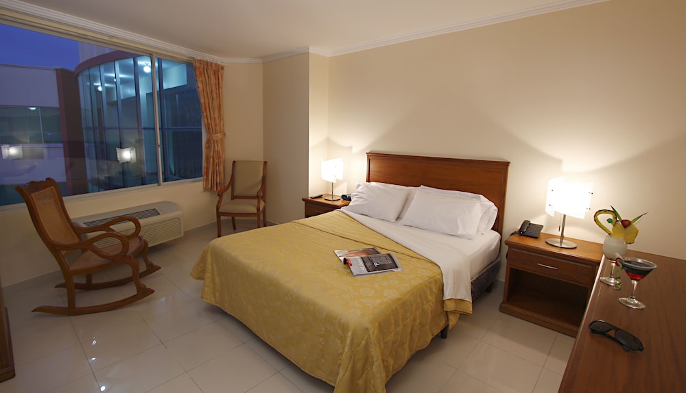 Superior Suite, 1 King Bed photo 2