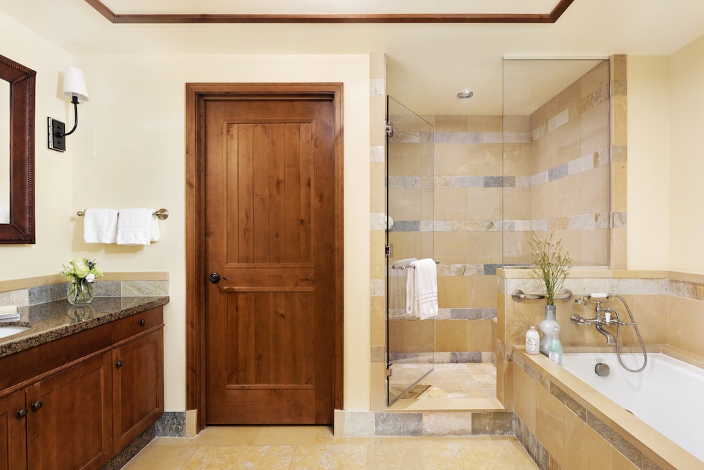 Room, 4 Bedrooms, Non Smoking (The Couloir Residence Slopeside) - Photo 6