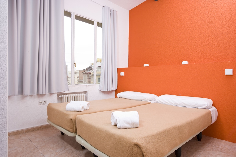 Shared Dormitory, Mixed Dorm, Private Bathroom (1 bed in 4 beds dorm) photo 2