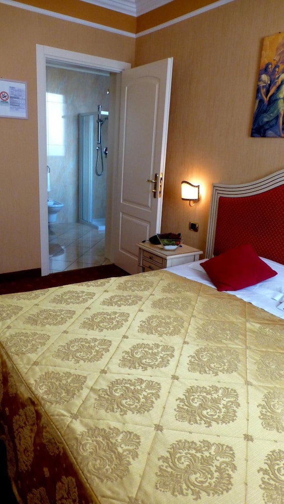 Superior Double or Twin Room photo 2