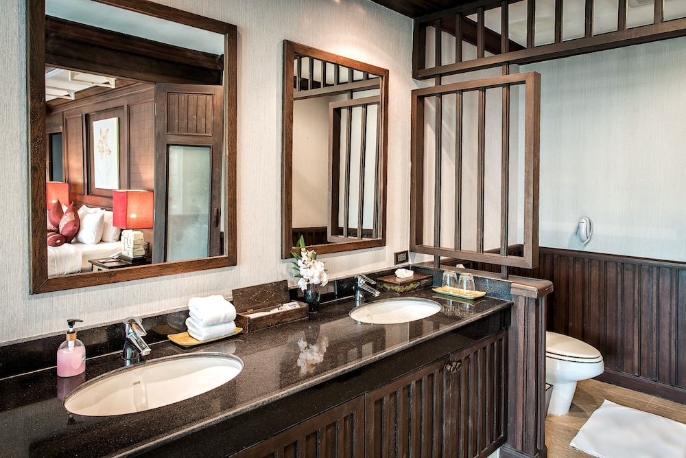 Grand Suite (Jacuzzi Suite) photo 2