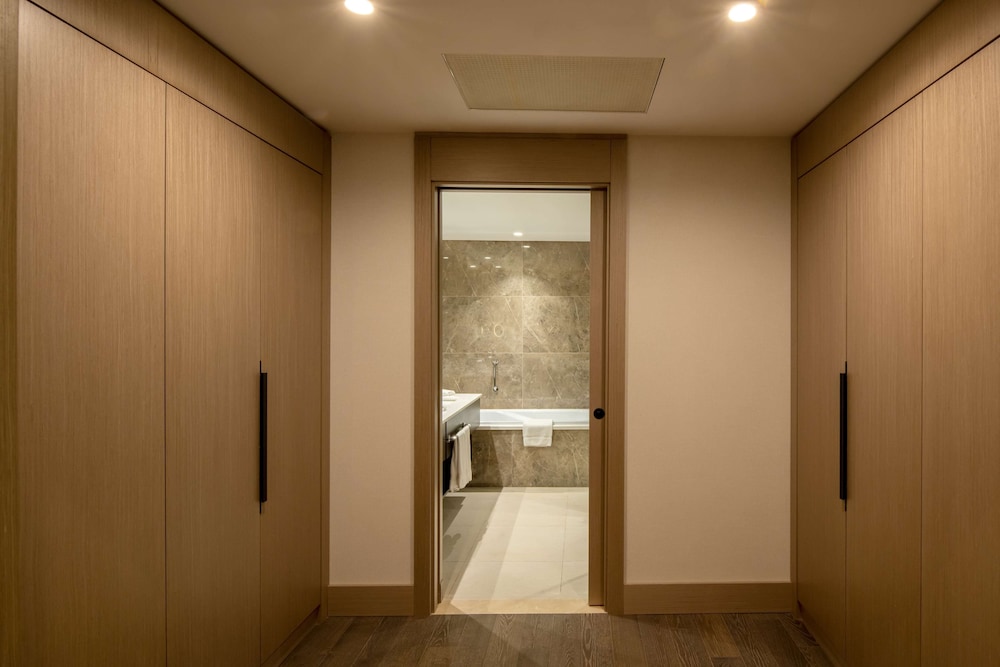 Two Bedroom Family Suite with Terrace thumbnail 6