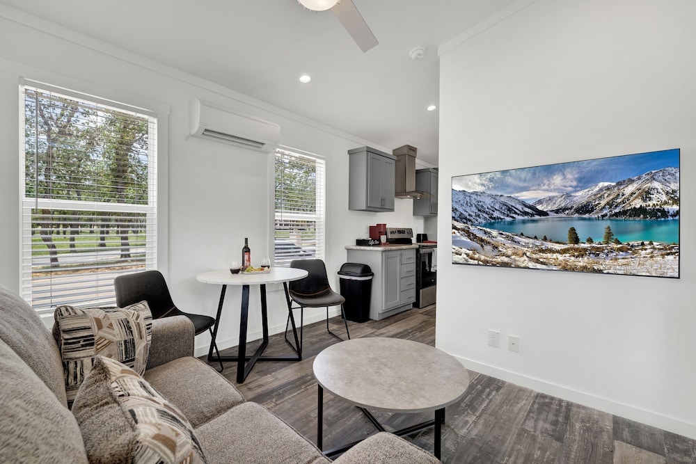 House, 1 Queen Bed, Patio (#27 3567 US 290 E)