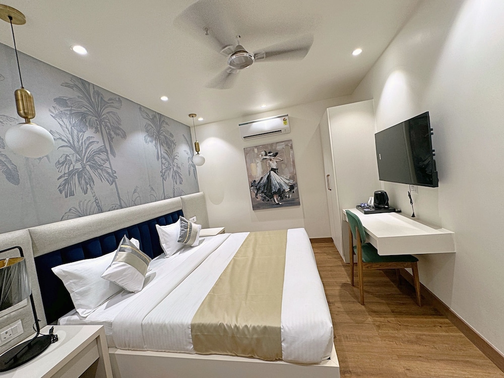 Deluxe Double or Twin Room - Photo 11