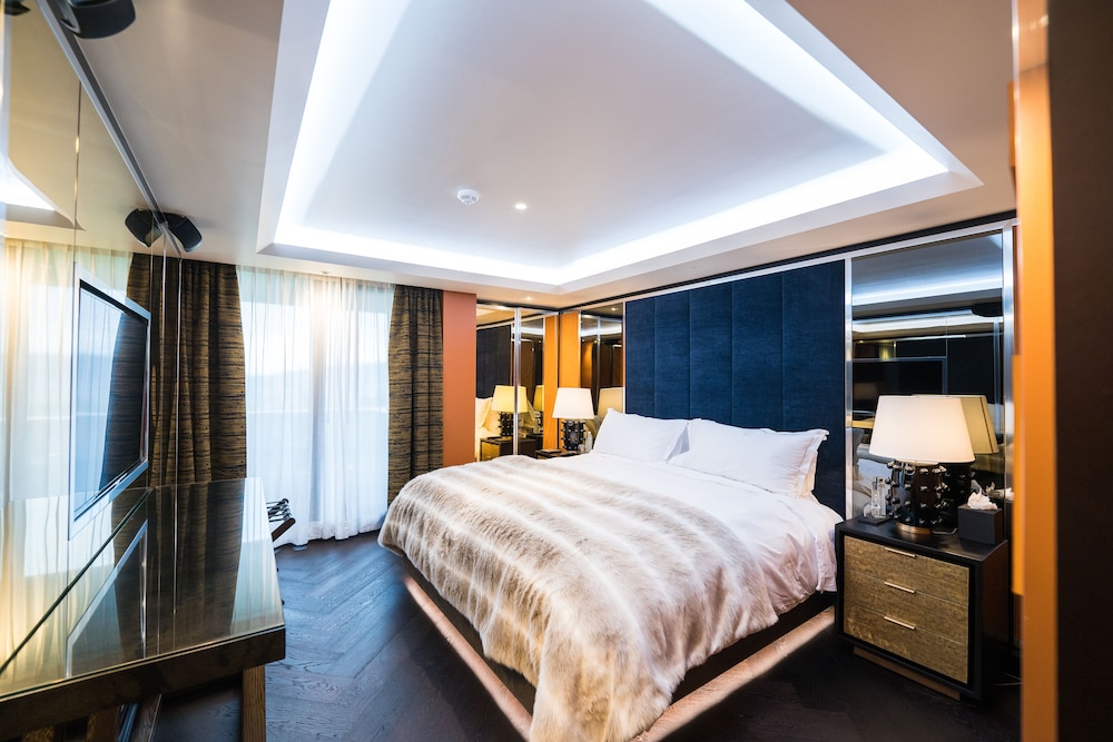 1 BED | Come Play Suite w\Balcony