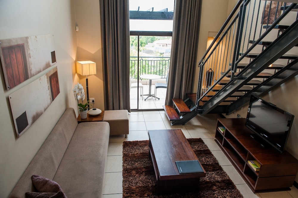 Apartment, 2 Bedrooms, Kitchenette, Courtyard View (With a Loft) photo 1