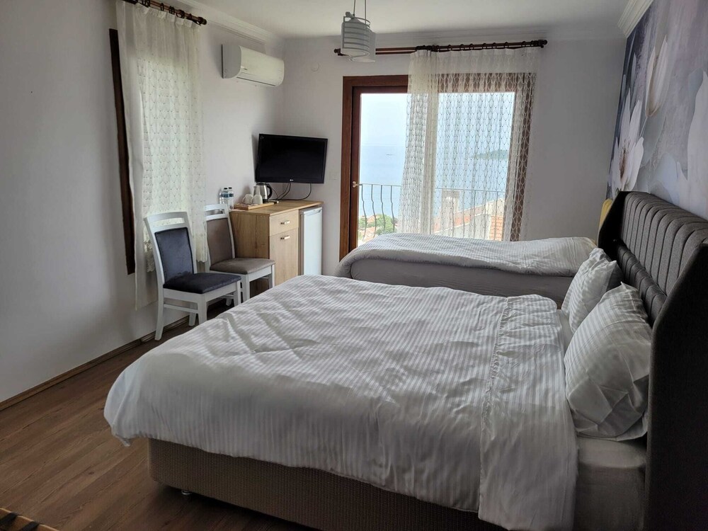 Triple Room, Balcony, Sea View photo 1